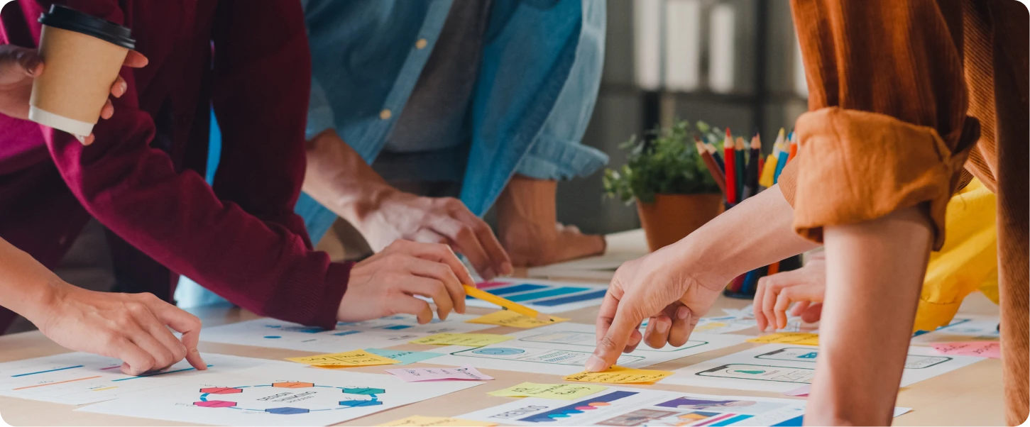 Groupe de personne travaillant sur un atelier entreprise - Cohetik à Troyes aube